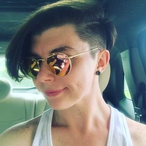 Meet your Posher, Becca